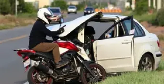 motociclista ferido em acidente