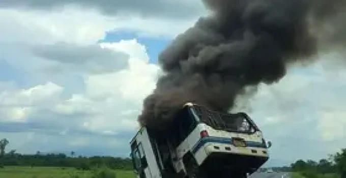 ônibus que vinha de Manaus para Boa Vista